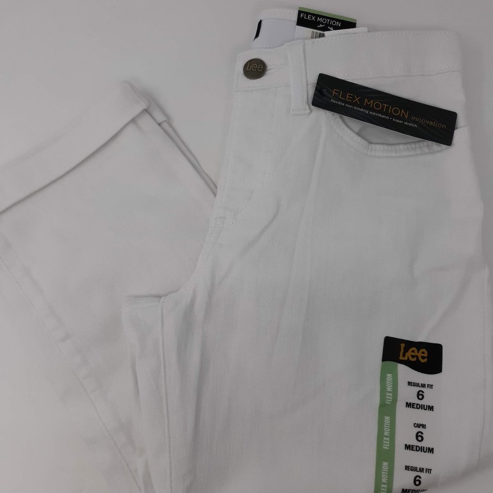 Lee Women's Flex Motion Regular Fit 5 Pocket Capri